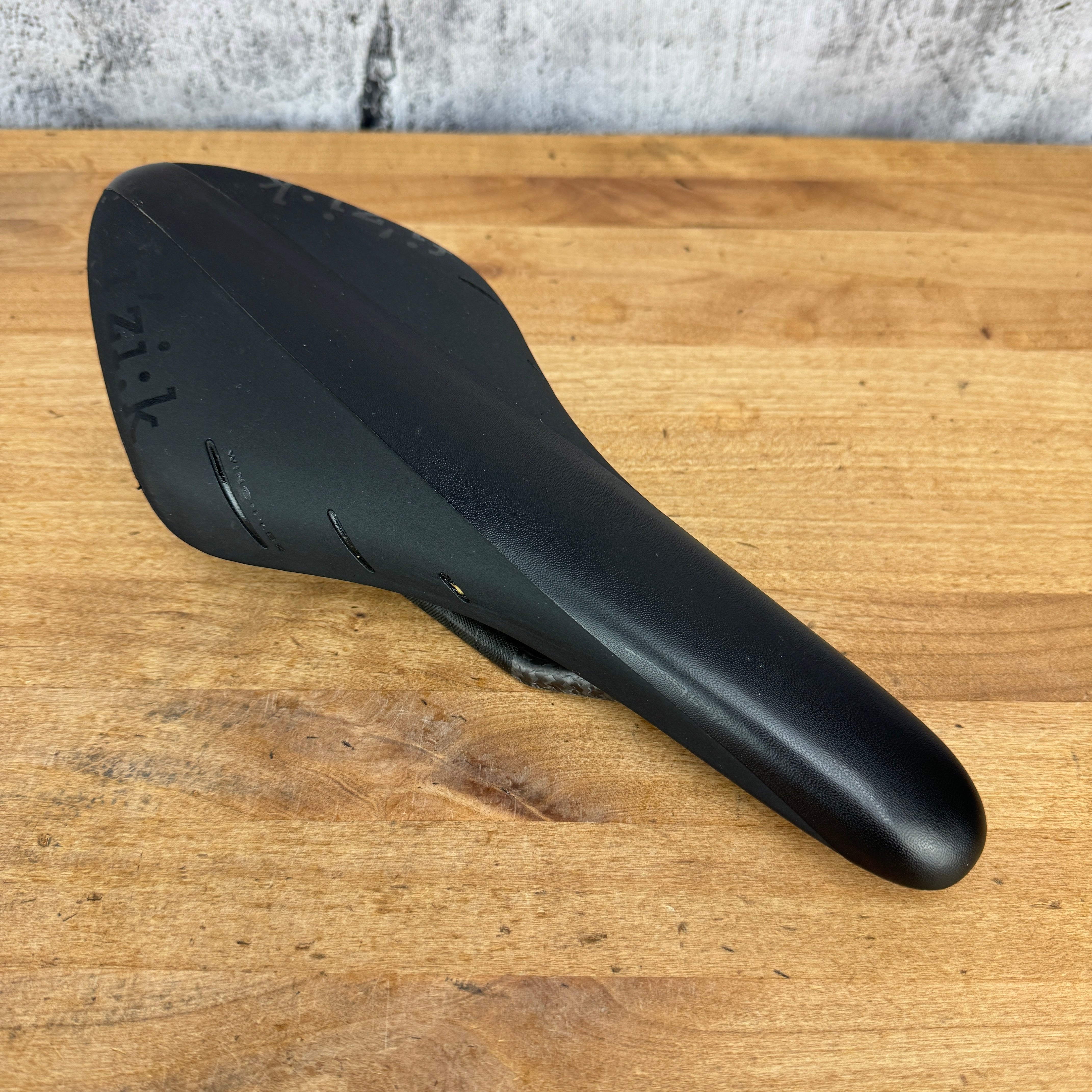 Fizik Arione R1 7x10mm Braided Carbon Rails Regular 126mm Bike Saddle CyclingUpgrades