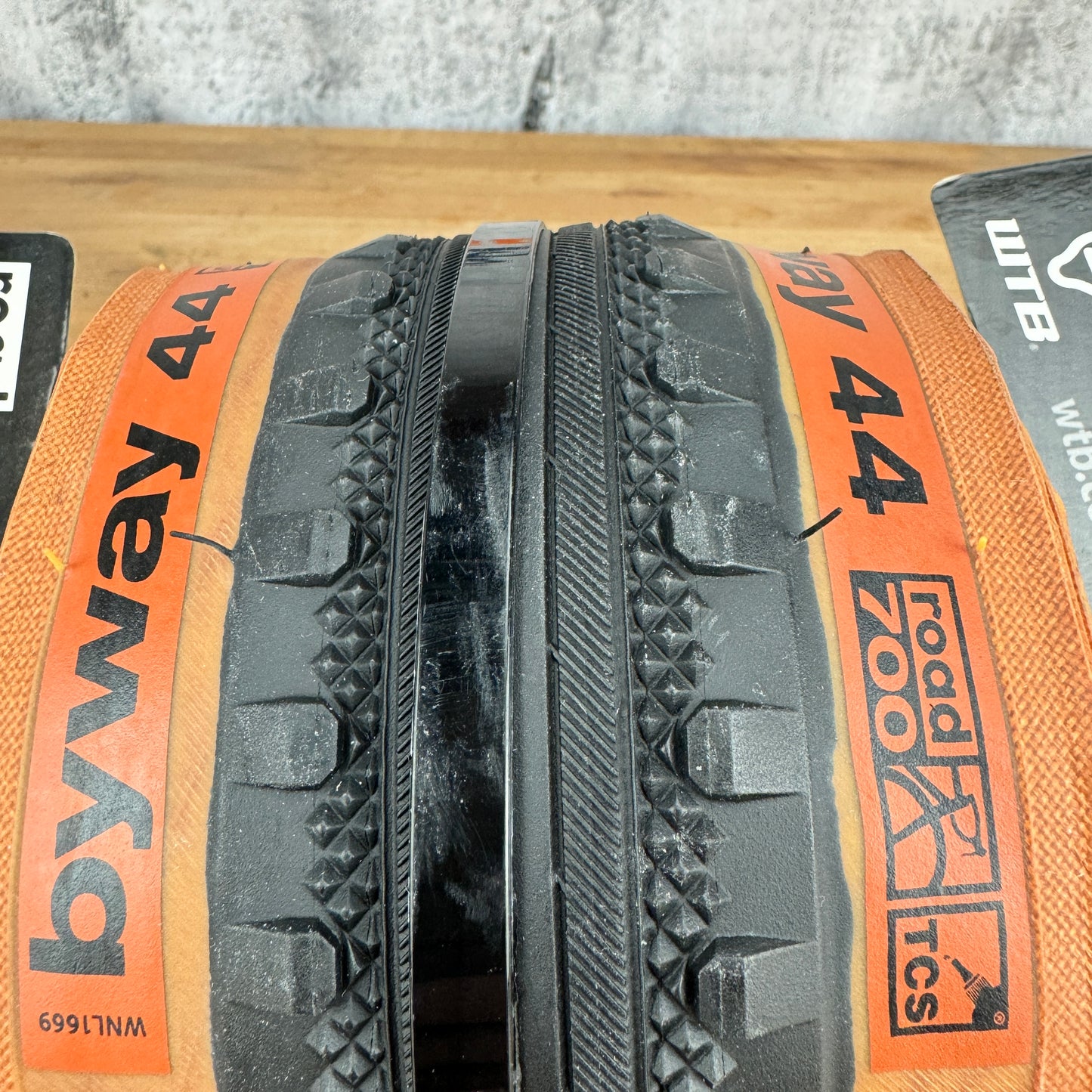 New! WTB Byway 44 700c x 44mm Tubeless Ready Single Gravel Tire 463g