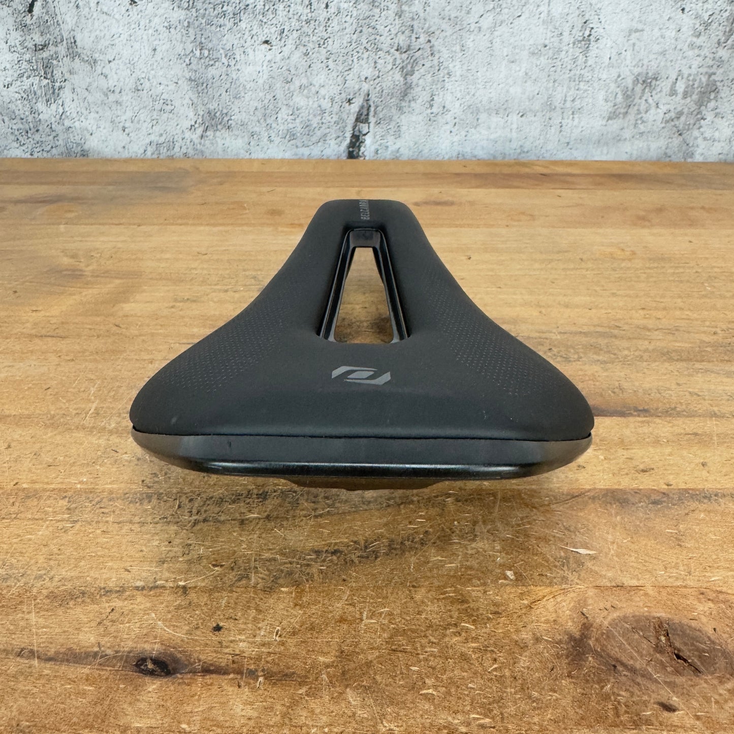 Syncros V Concept 140mm 7x7mm CrMo Rails Bike Saddle 235g