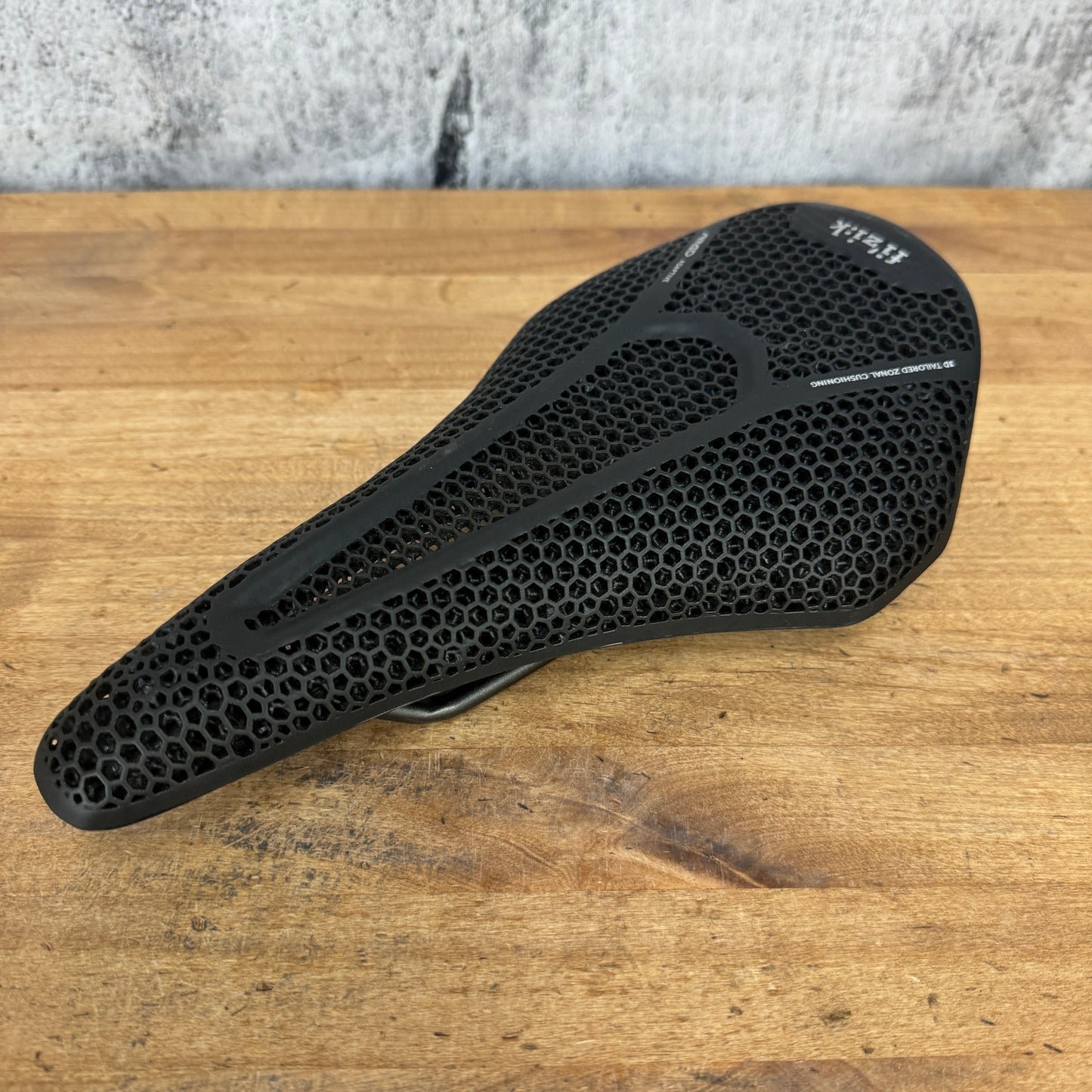 New Takeoff! Fizik Argo Vento R3 Adaptive 140mm Kium Rails Bike Saddle 229g