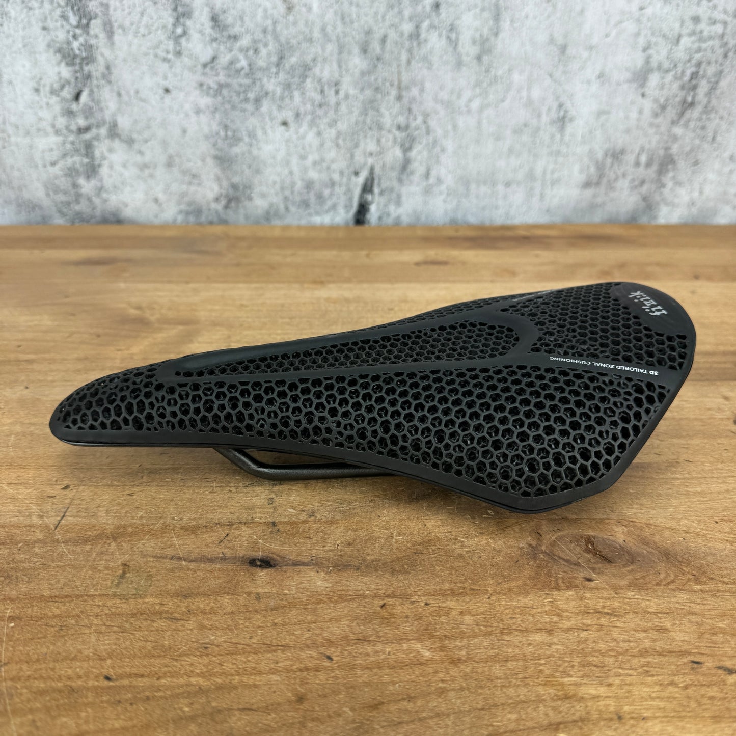 New Takeoff! Fizik Argo Vento R3 Adaptive 140mm Kium Rails Bike Saddle 229g