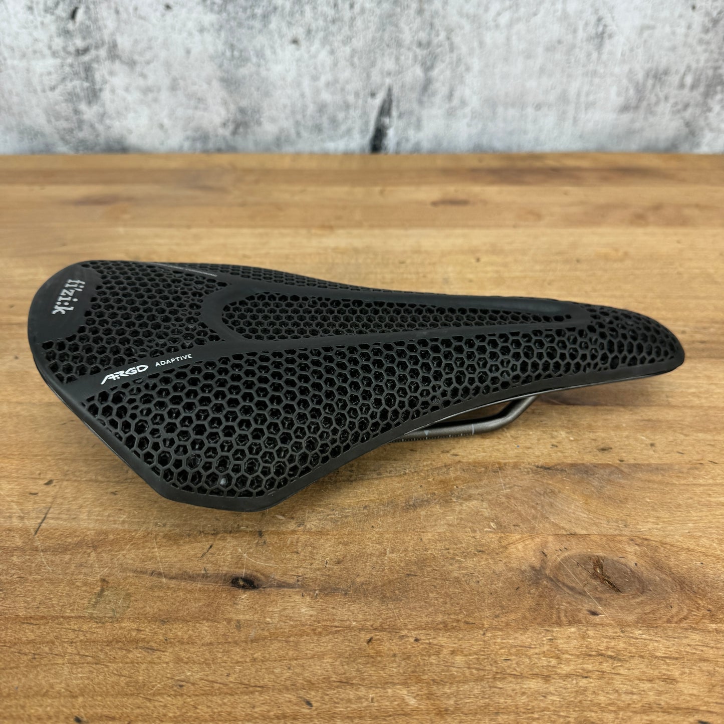 New Takeoff! Fizik Argo Vento R3 Adaptive 140mm Kium Rails Bike Saddle 229g