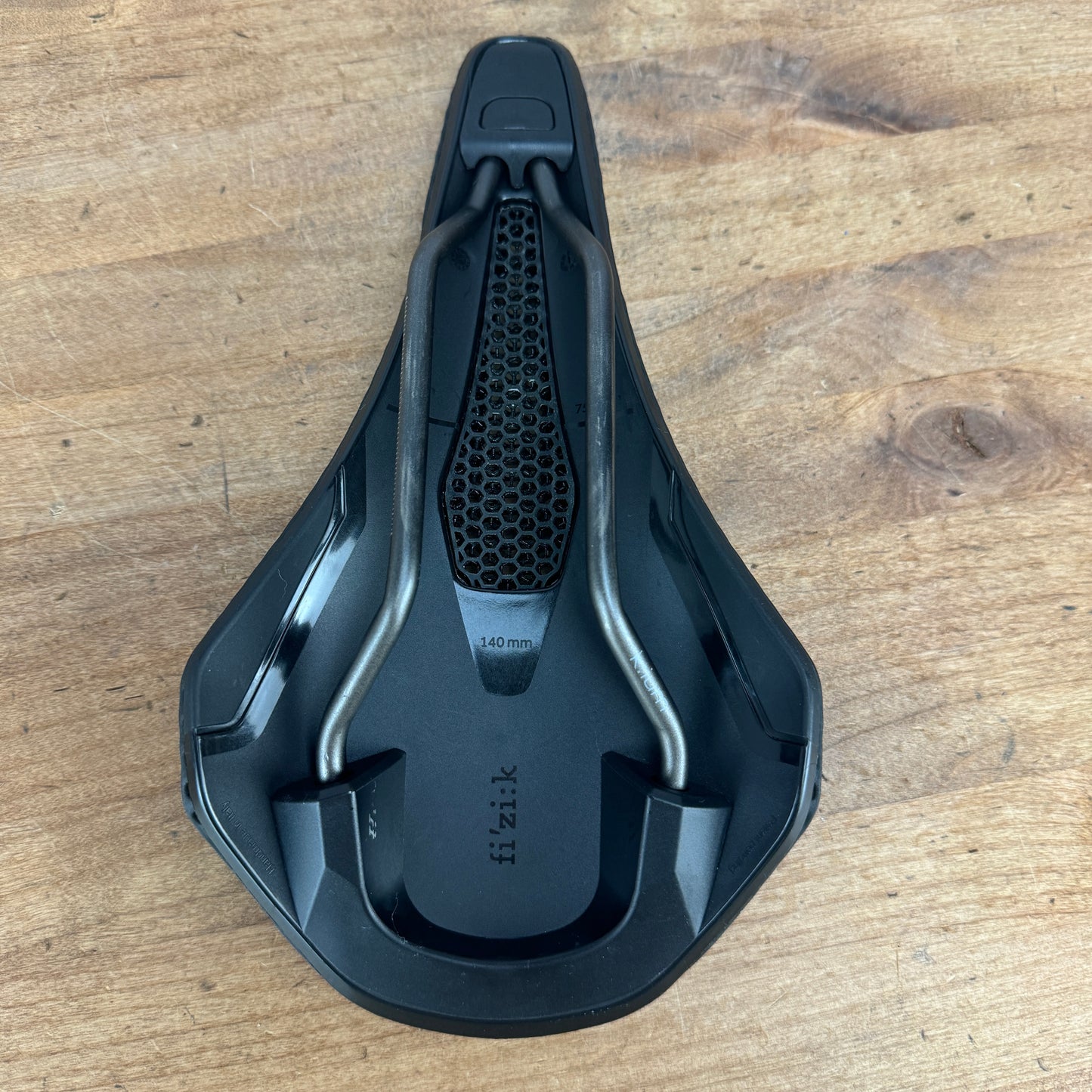 New Takeoff! Fizik Argo Vento R3 Adaptive 140mm Kium Rails Bike Saddle 229g