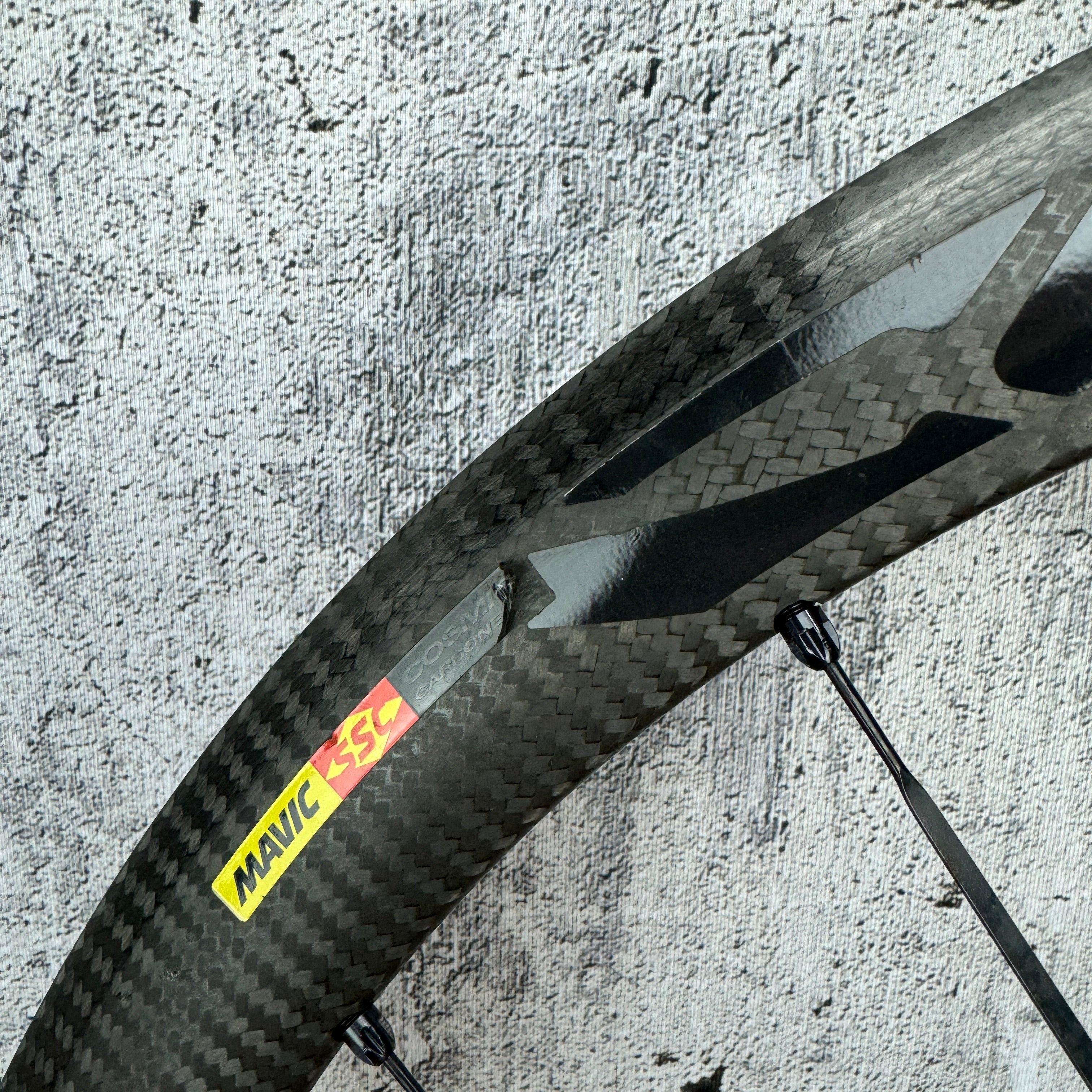 Low Mile! Mavic SSC 40 Cosmic Carbon Clincher Wheelset 700c Rim Brake –  CyclingUpgrades.com