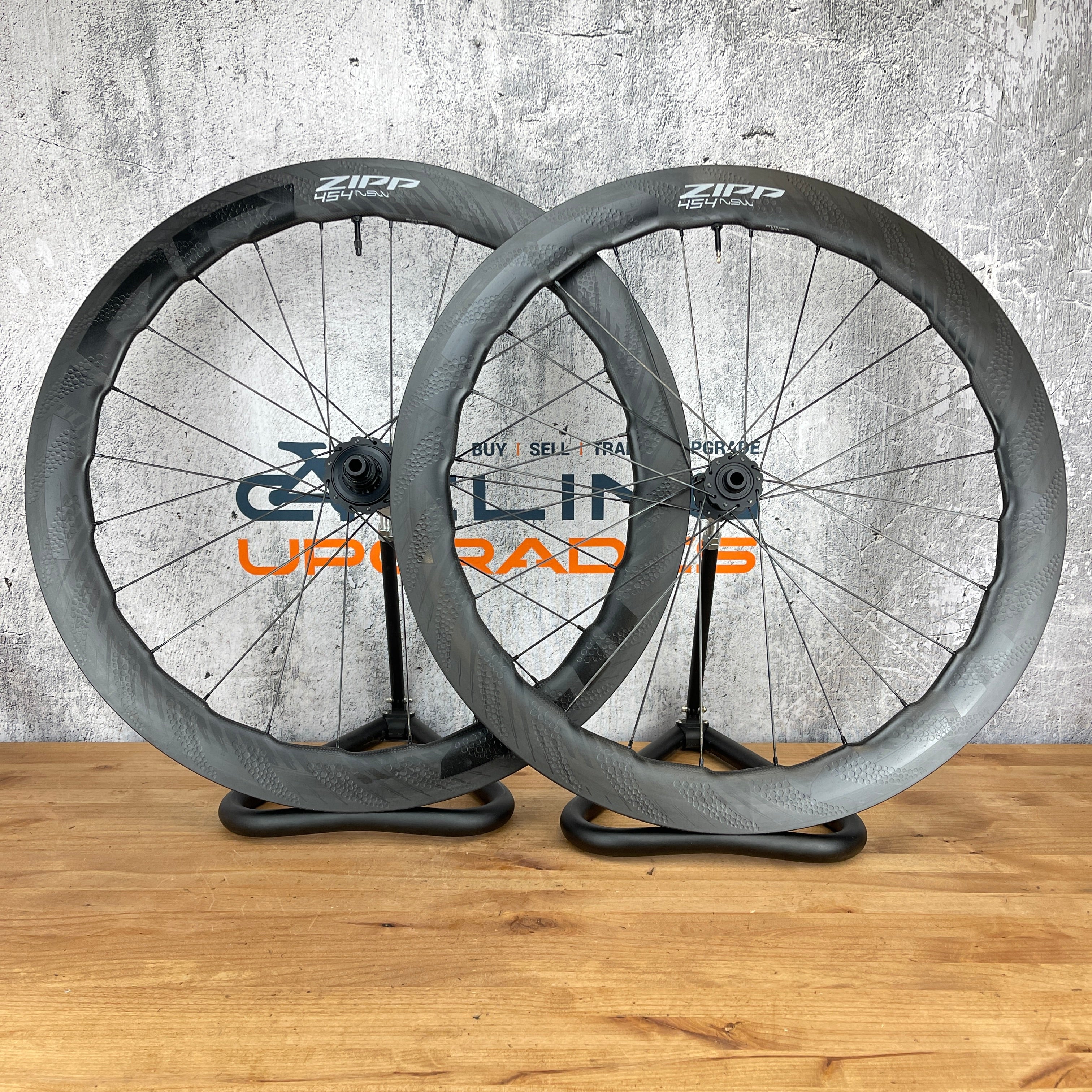 Low Mile! Zipp 454 NSW Carbon Tubeless Disc Brake Bike Wheelset