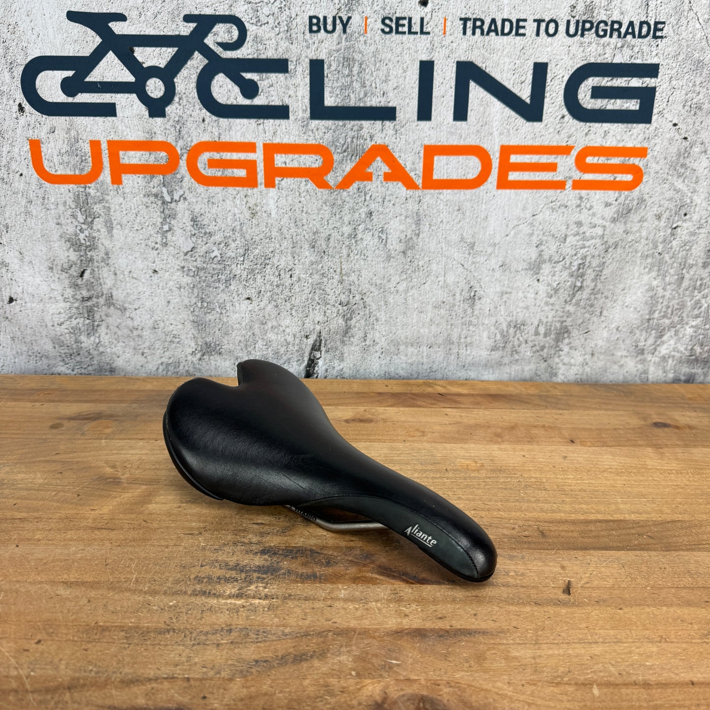 Fizik Aliante 142mm 7x7mm Titanium Rails Bike Saddle 245g