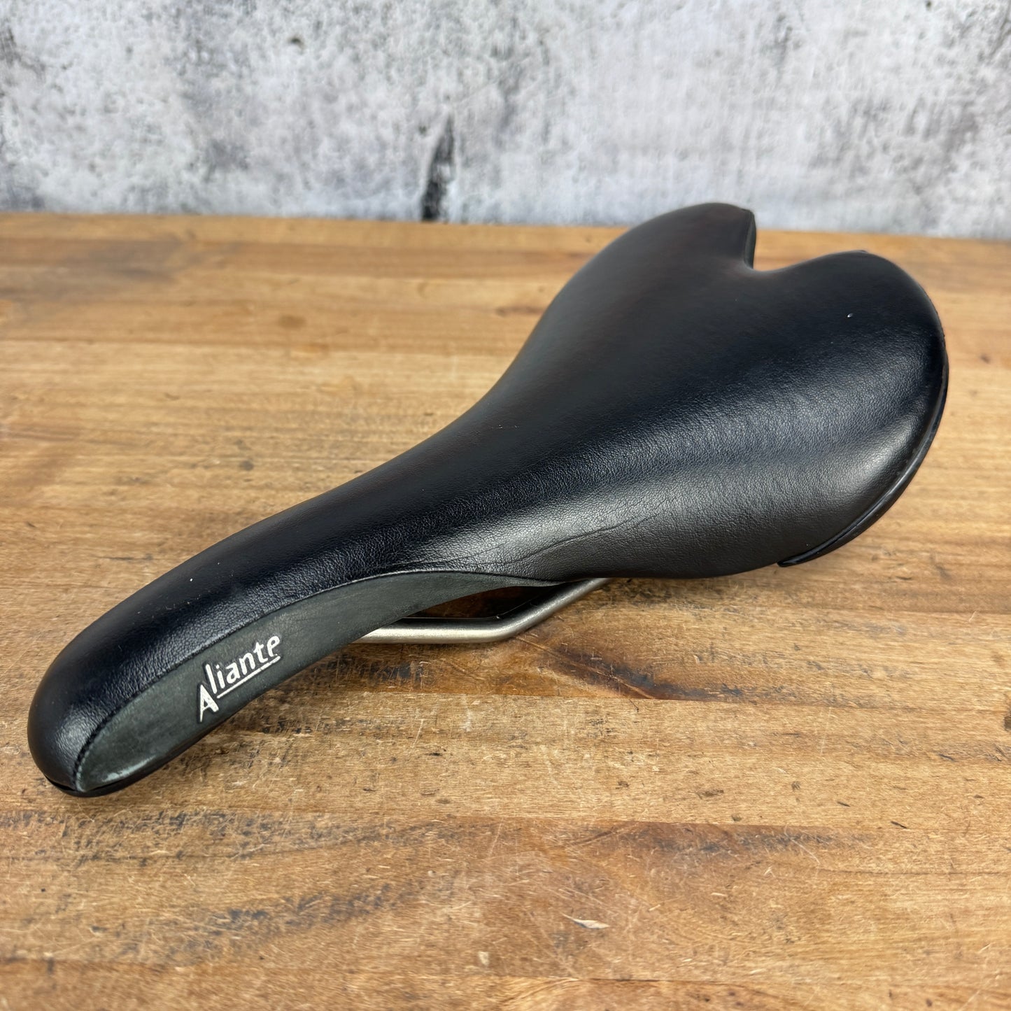 Fizik Aliante 142mm 7x7mm Titanium Rails Bike Saddle 245g