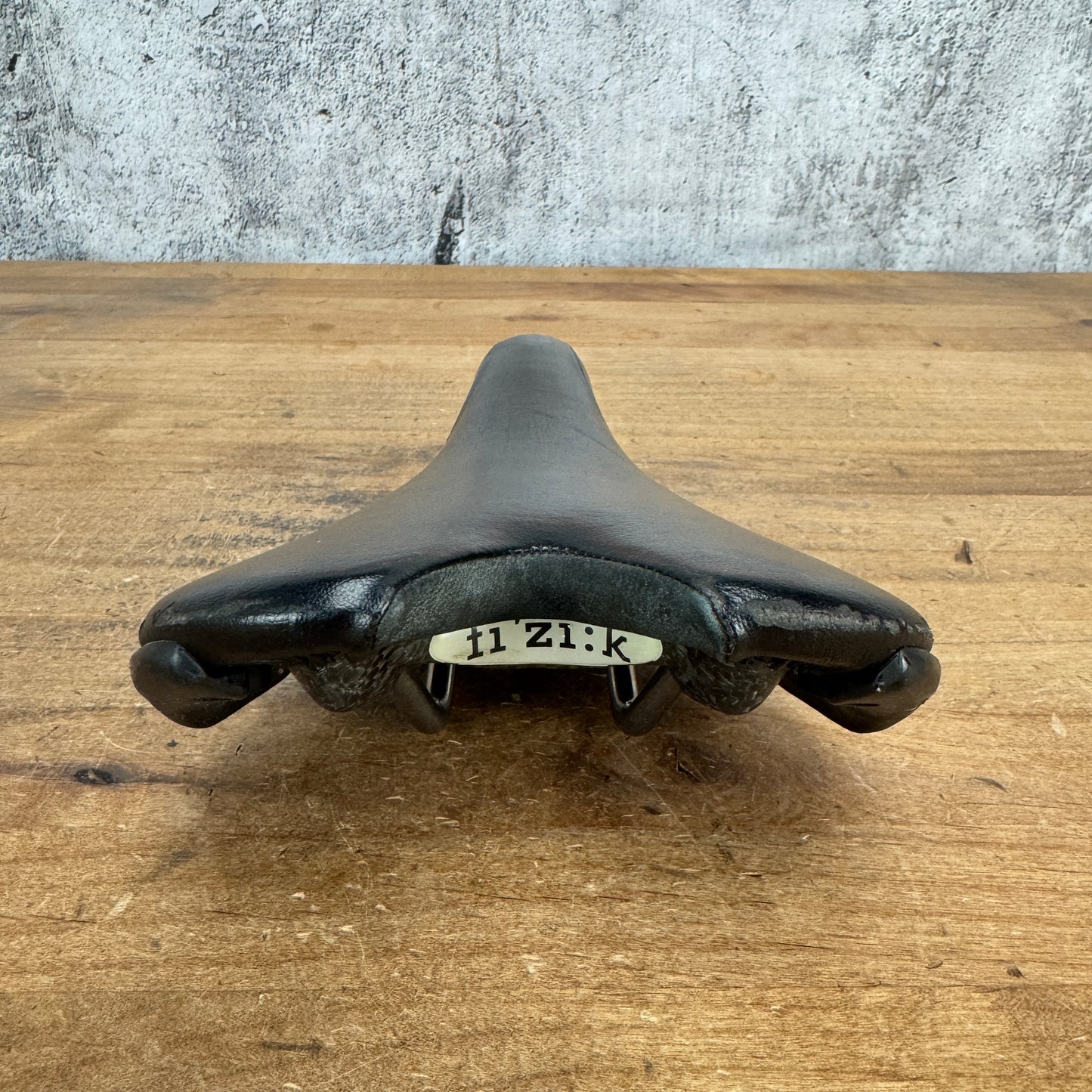 Fizik Aliante 142mm 7x7mm Titanium Rails Bike Saddle 245g