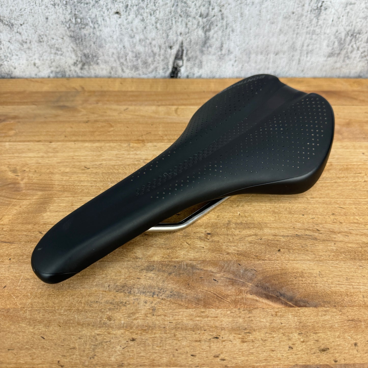 Low Mile! Bontrager Arvada Elite 138mm 7x7mm Austenite Rails Bike Saddle 238g