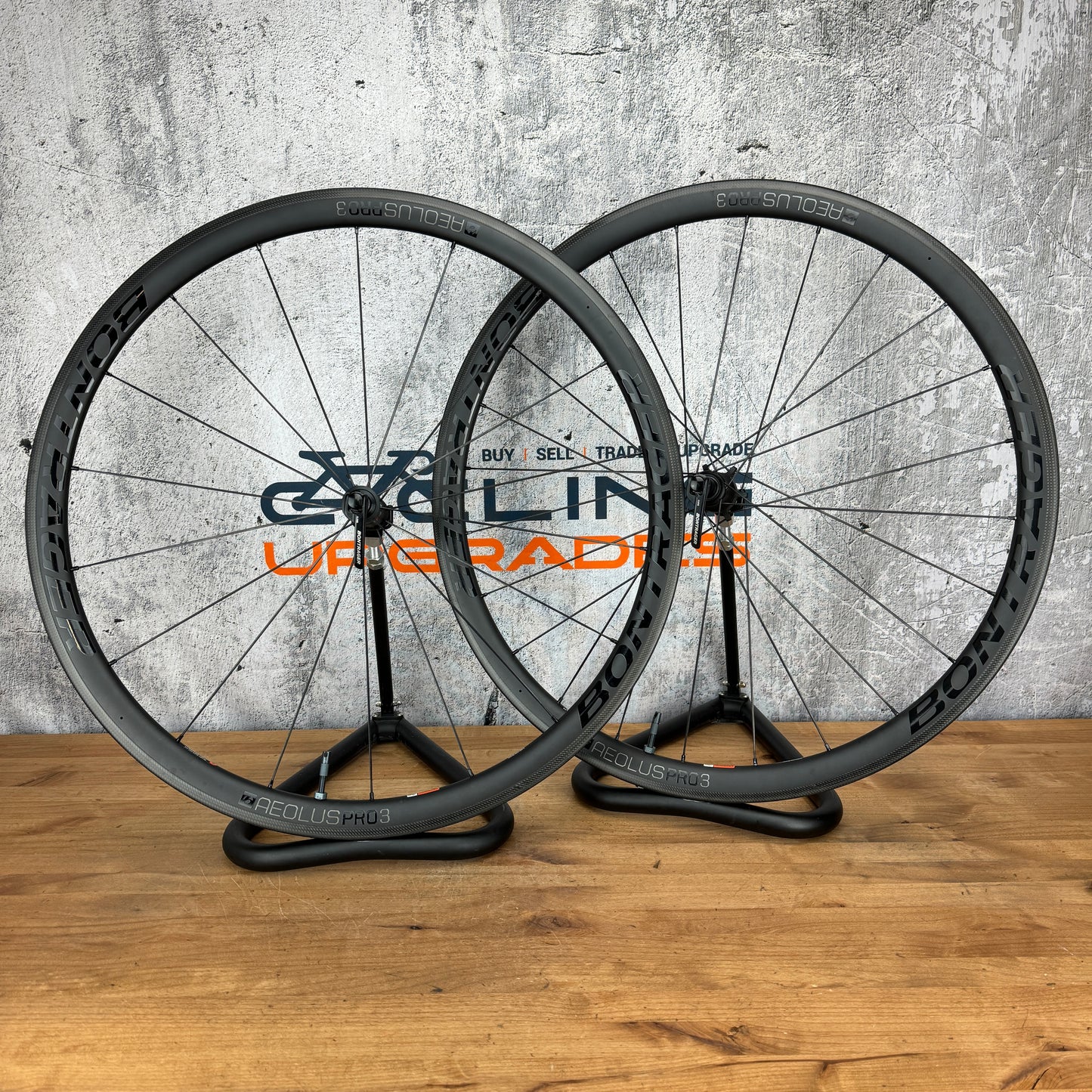 Mint! Bontrager Aeolus Pro 3 Carbon Tubeless Wheelset 700c Rim Brake 1668g