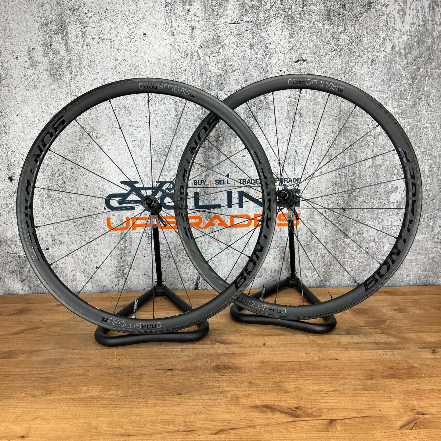 Mint! Bontrager Aeolus Pro 3 Carbon Tubeless Wheelset 700c Rim Brake 1668g