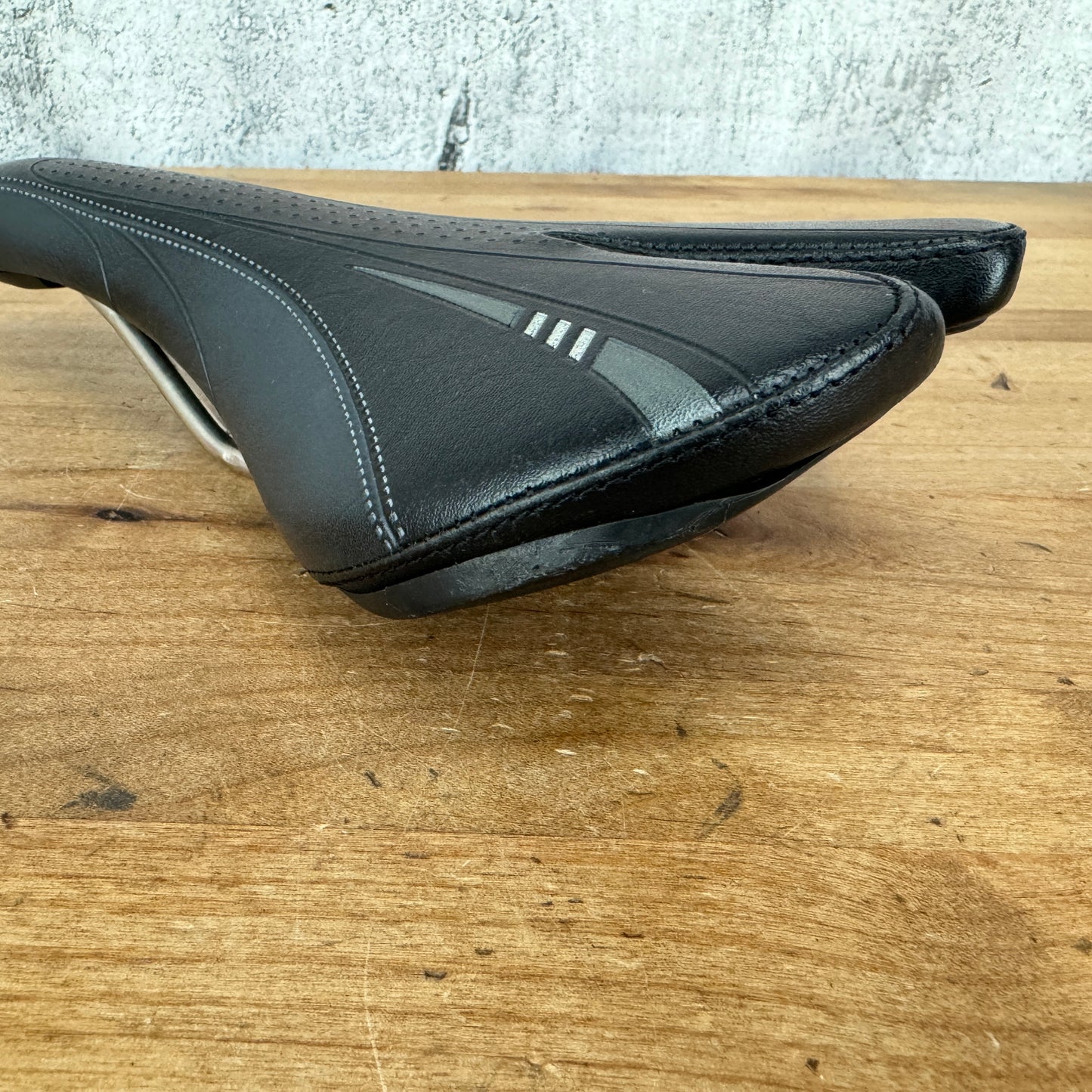 Bontrager 7x7mm Steel Rails 140mm Width Bike Saddle 286g