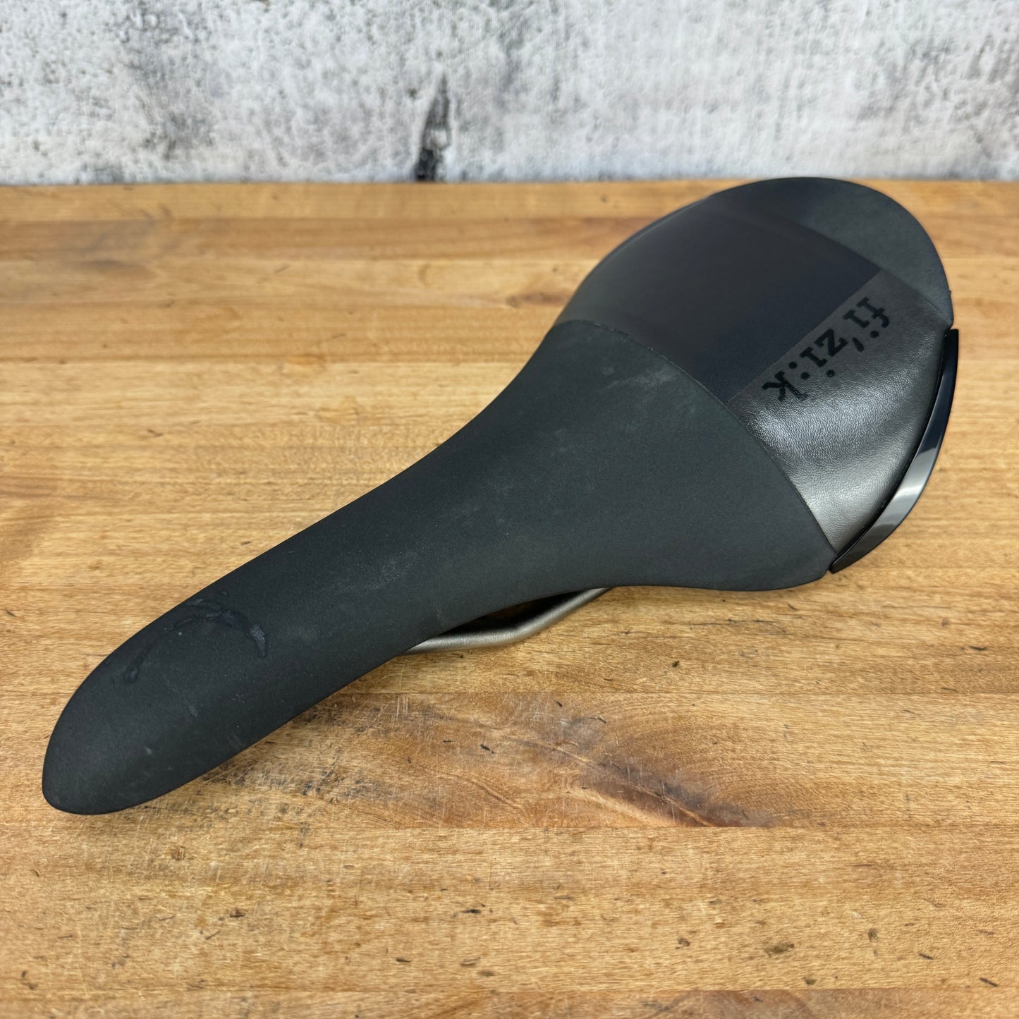 Fizik Aliante R5 138mm 7x7mm Kium Rails Bike Saddle 220g