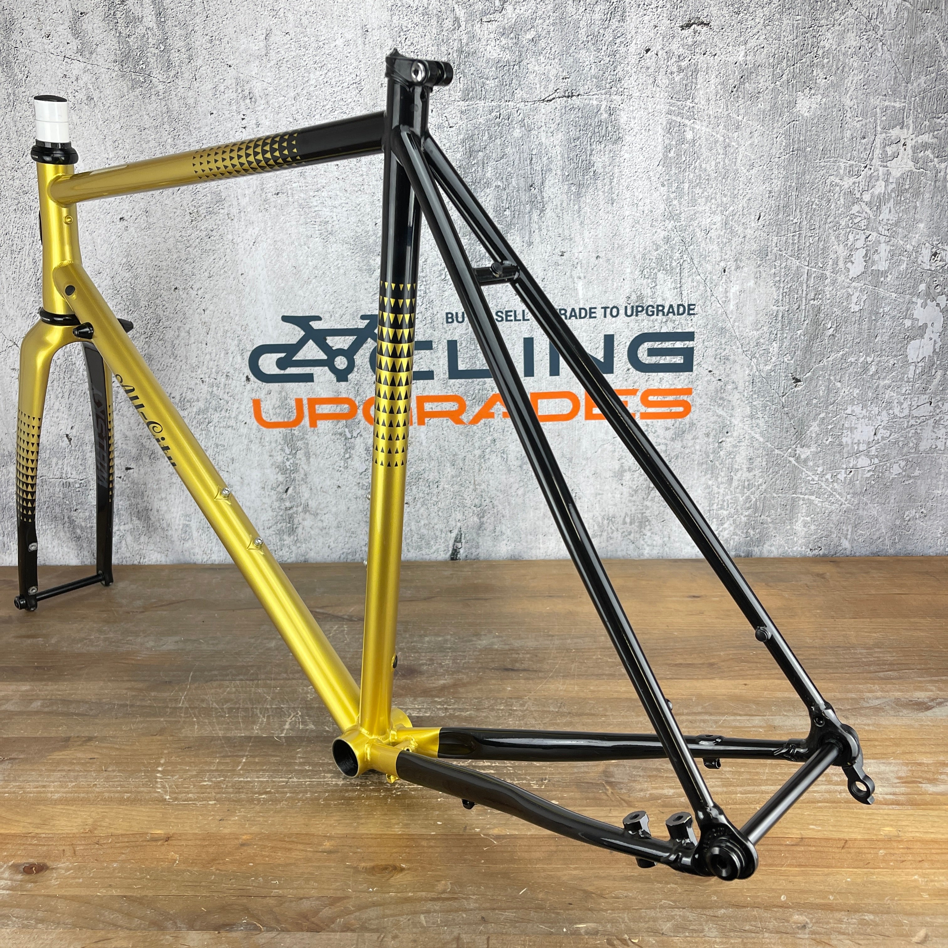 All city store zig zag frameset