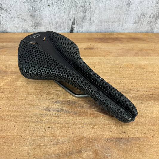 Low Mile! Fizik Antares R3 Adaptive Versus Evo 149mm 7x7mm Kium Rails 3D Saddle