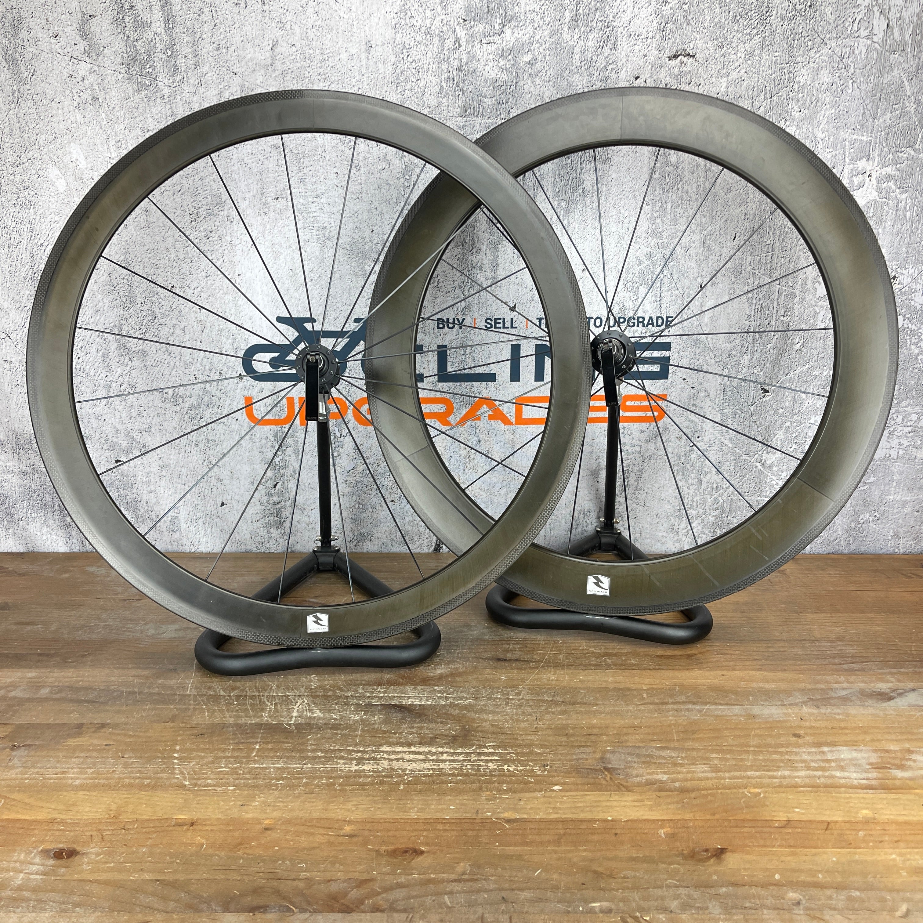 Reynolds carbon hot sale clincher wheelset