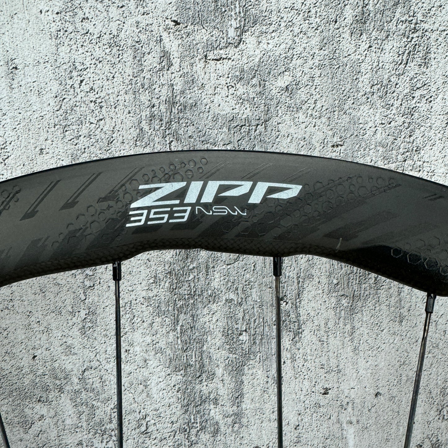 Light Use! Zipp 353 NSW Carbon Tubeless Disc Brake Rear Wheel 700c 696g