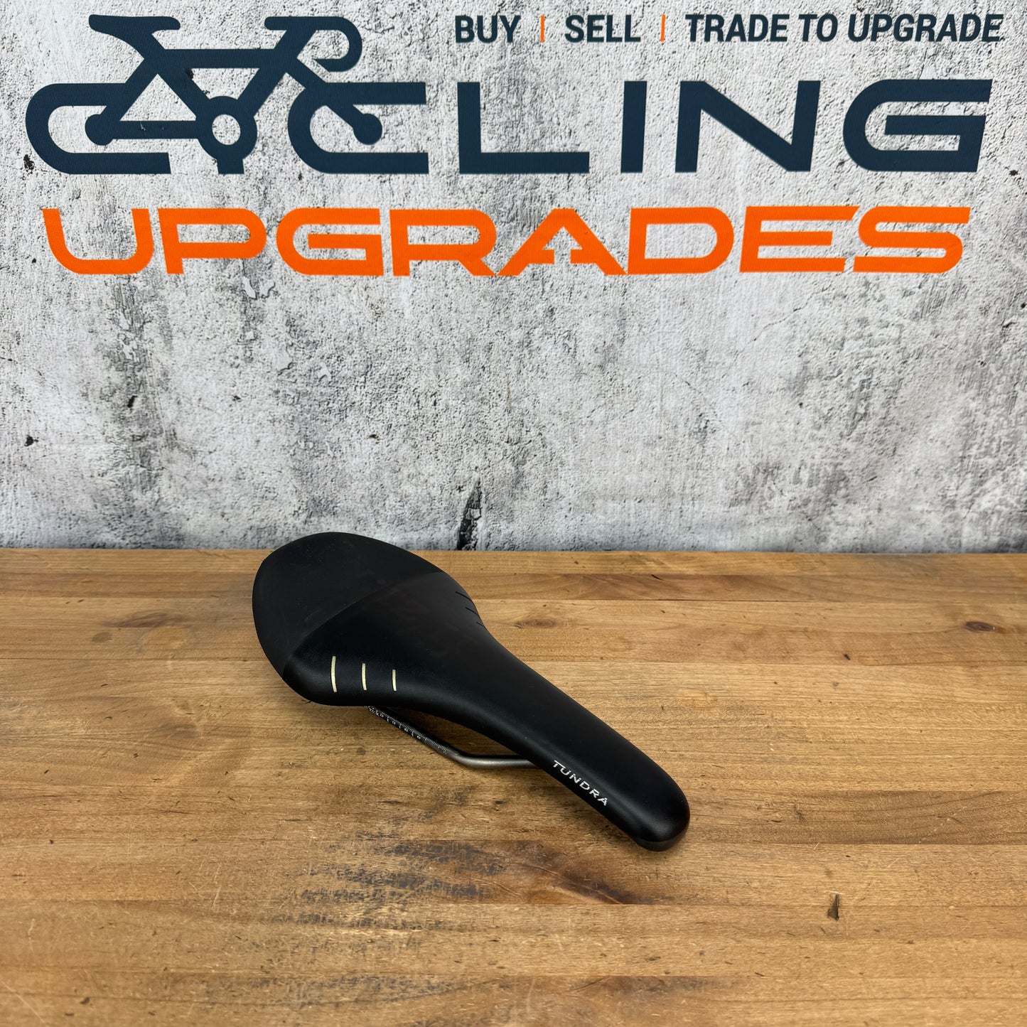 Light Use! Fizik Tundra M3 125mm 7x7mm Kium Rails Bike Saddle 218g