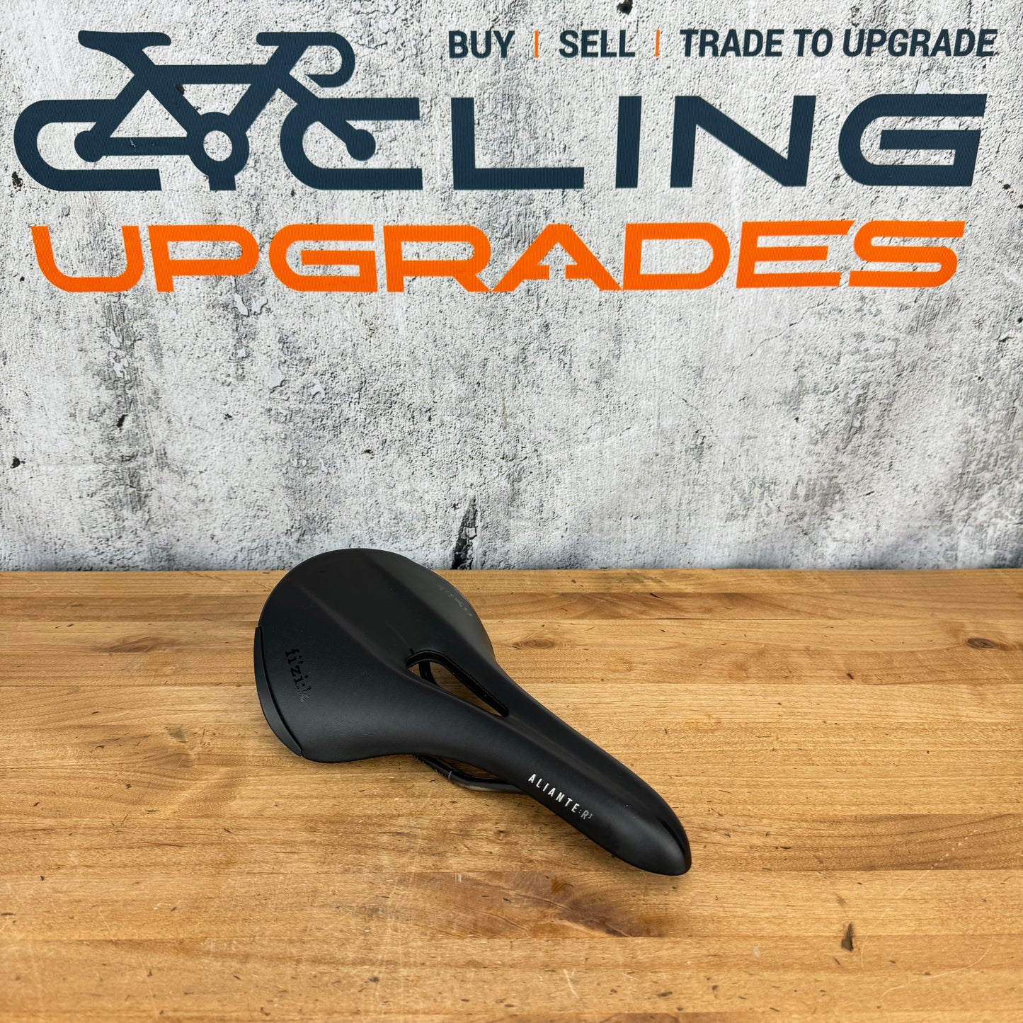 Fizik Aliante R3 Open Large 153mm 7x7mm Kium Rails Bike Saddle 250g