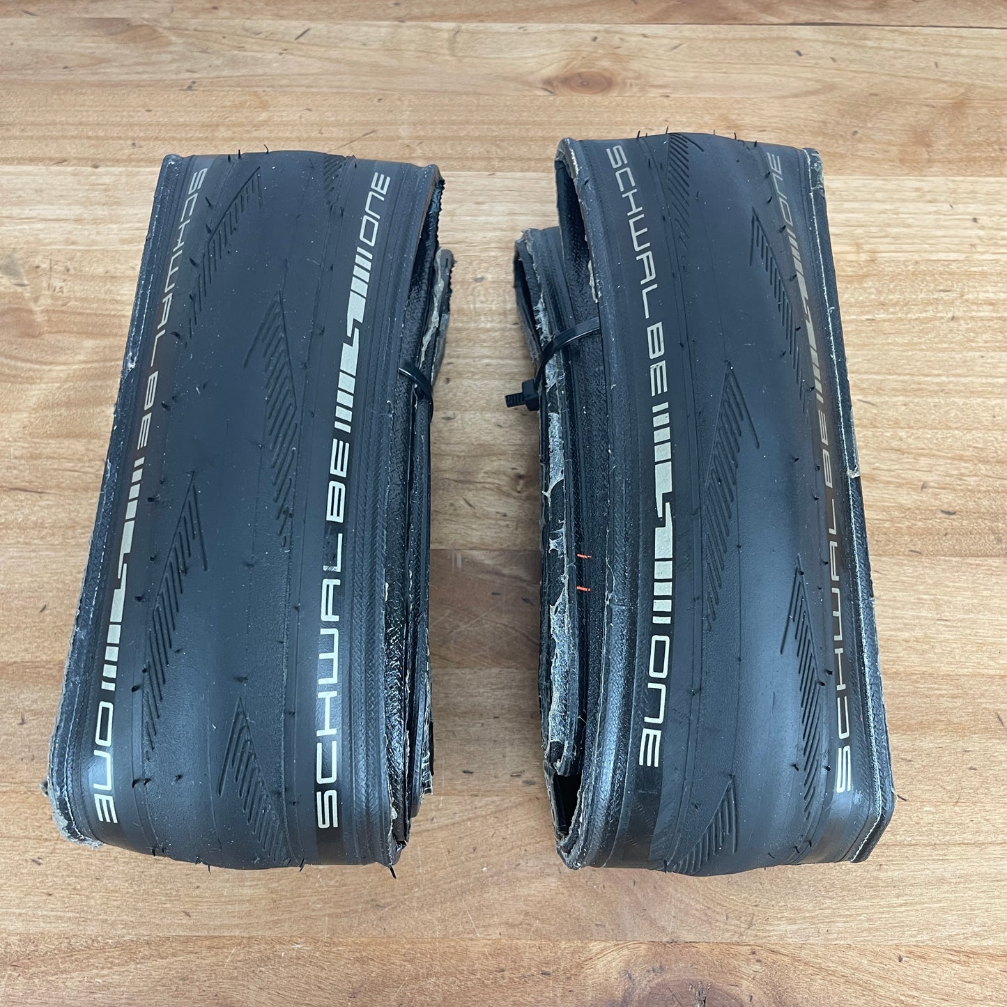 Mint! Pair Schwalbe Pro One 700c x 28mm Tubeless Road Bike Tires