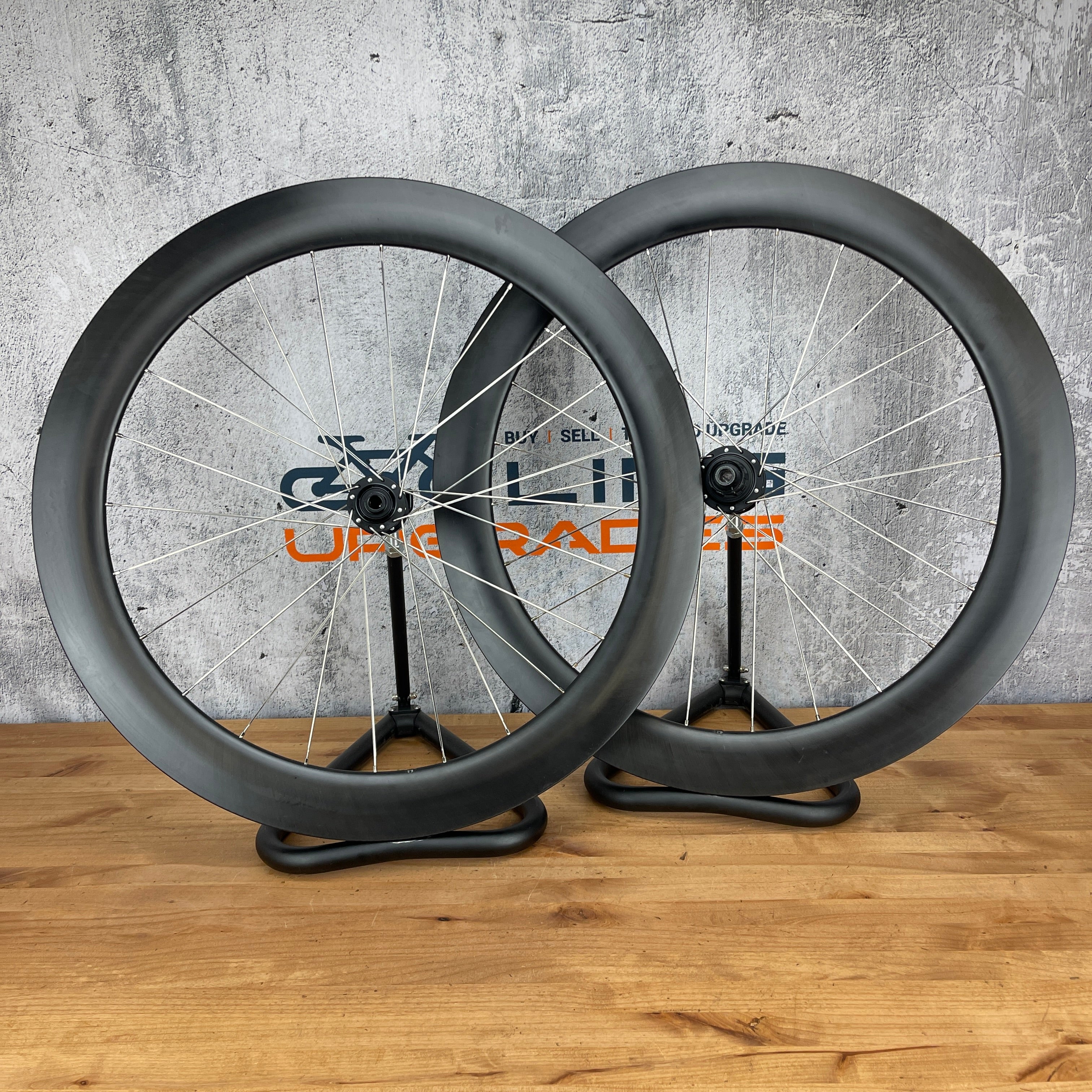 Flo best sale carbon clincher