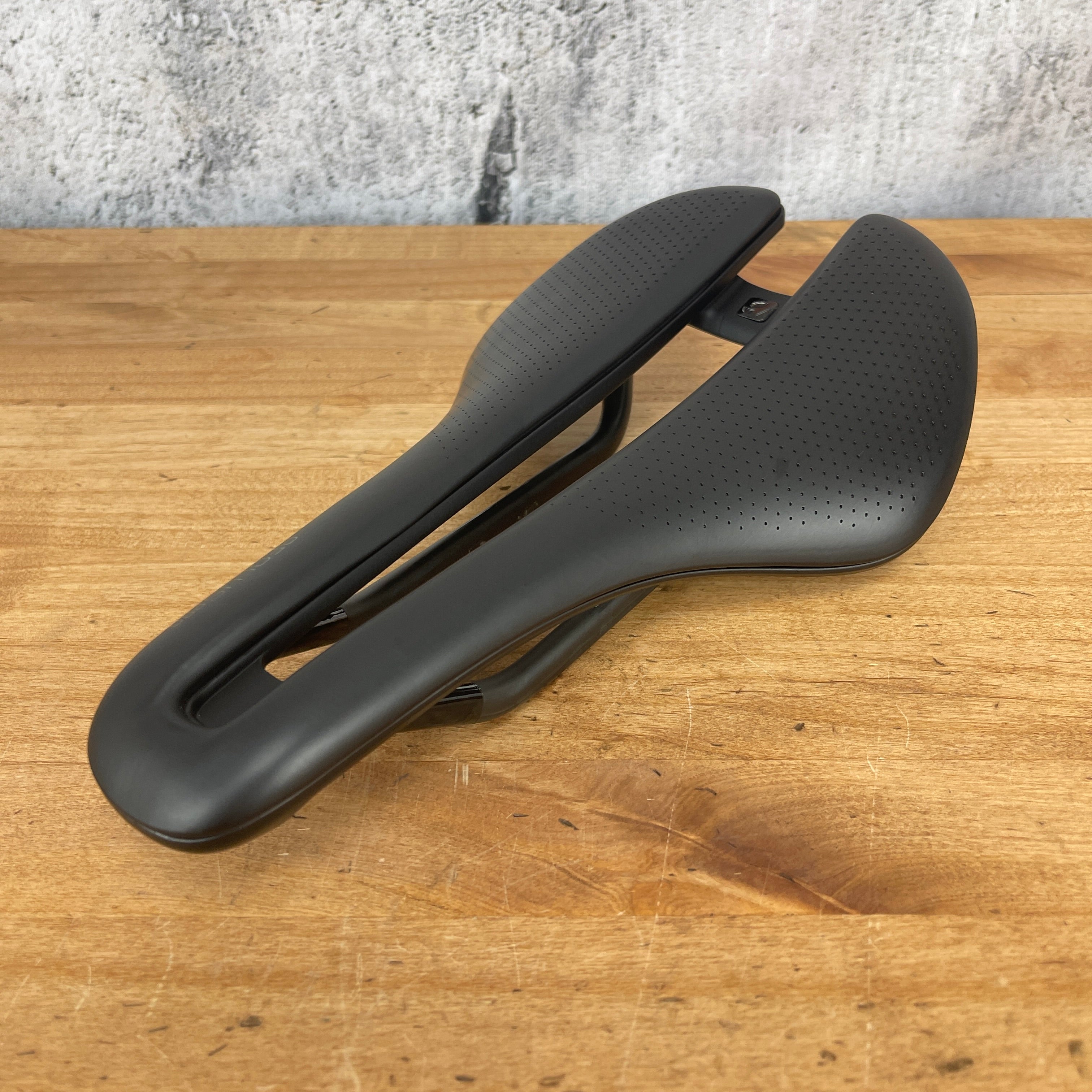 Bontrager Aeolus Pro 145mm 7x10 mm Carbon Rails Bike Saddle 170g