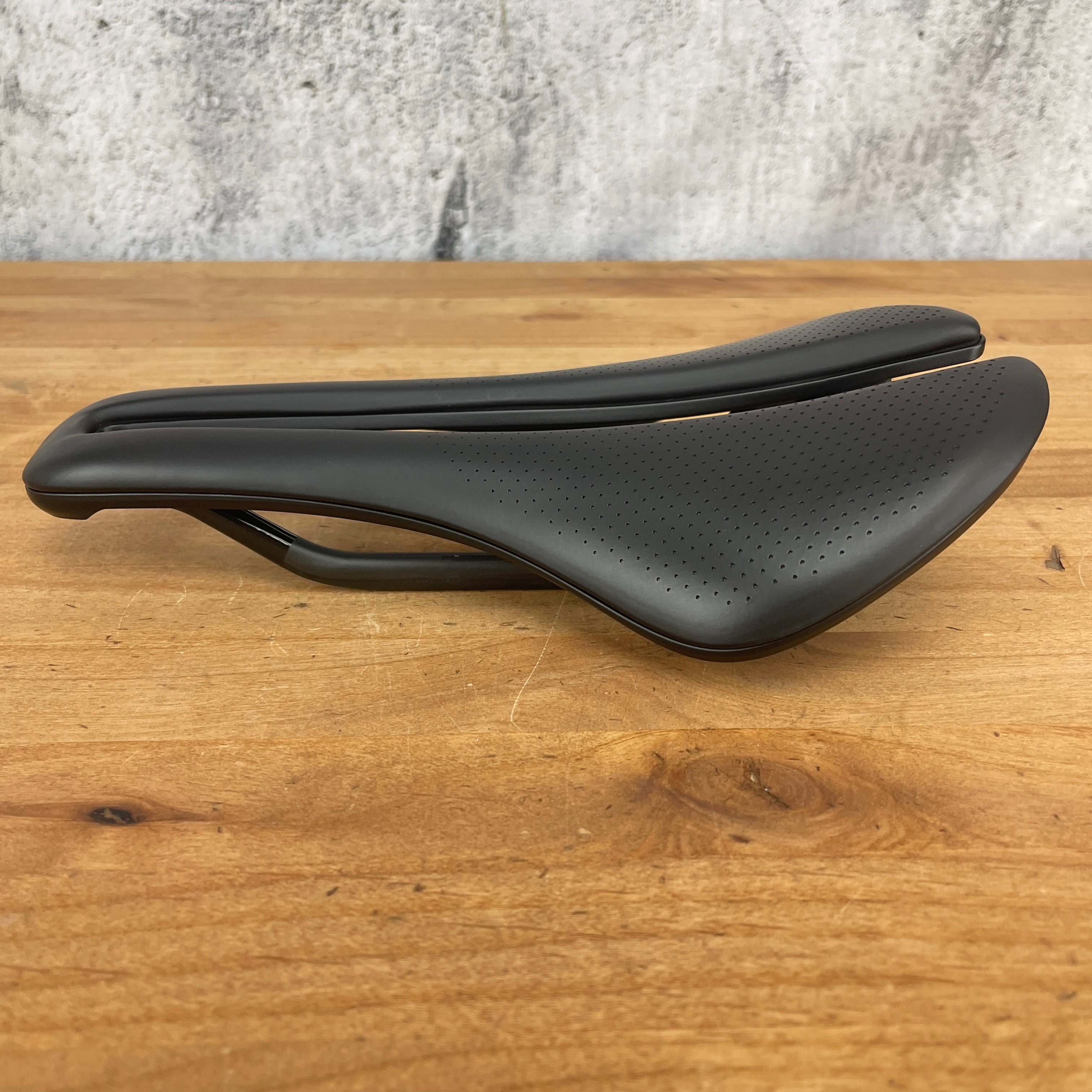 Bontrager Aeolus Pro 145mm 7x10 mm Carbon Rails Bike Saddle 170g