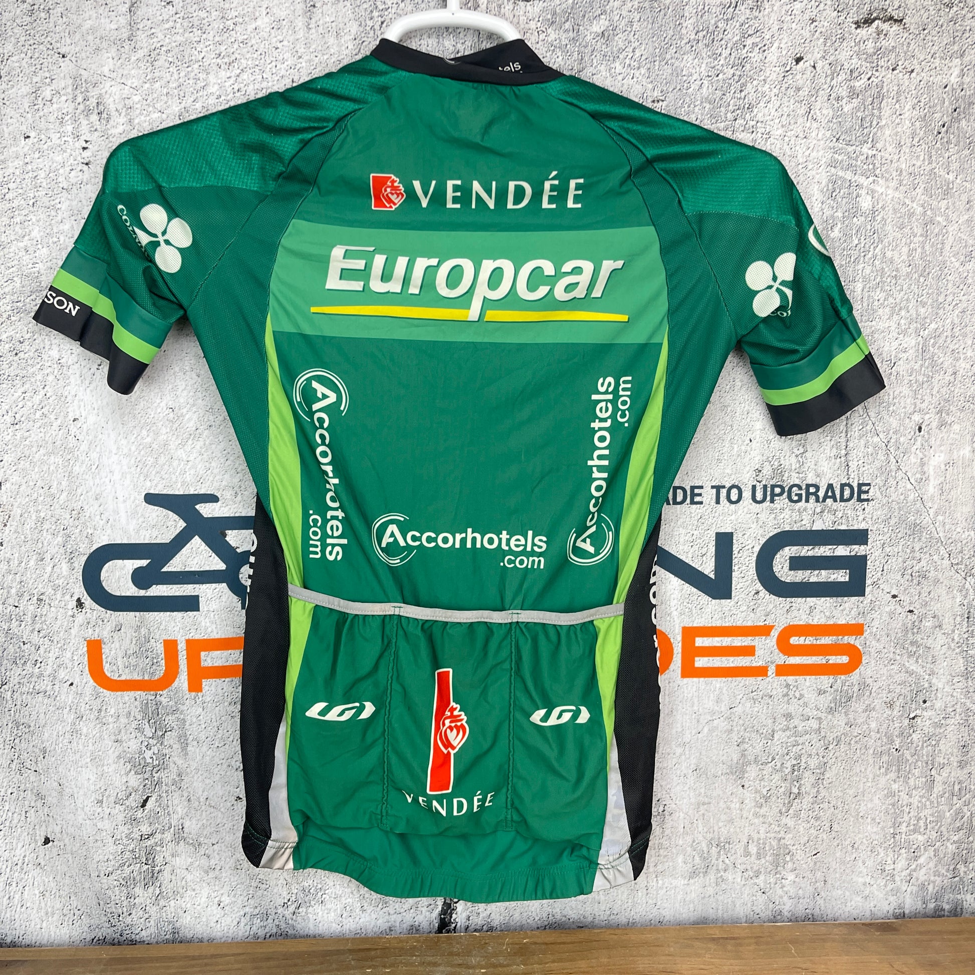 Louis Garneau Europcar Vendee Medium Men's Green Cycling Jersey Short –
