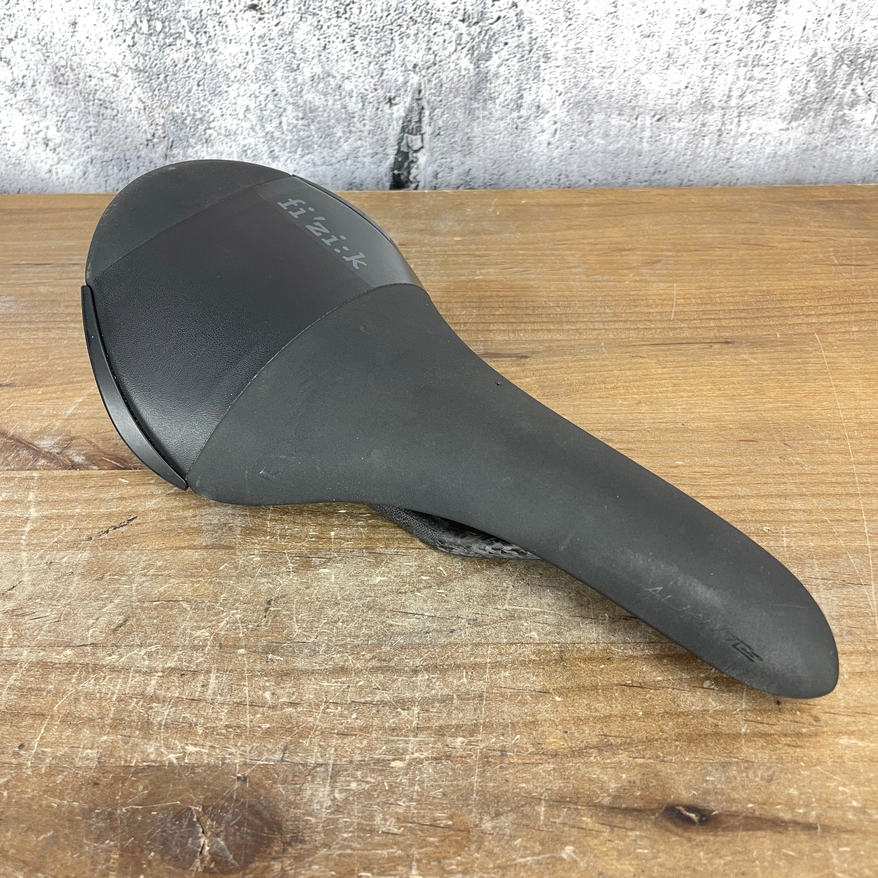 Fizik Aliante R1 Carbon Braided Rails 138mm Bike Saddle 184g