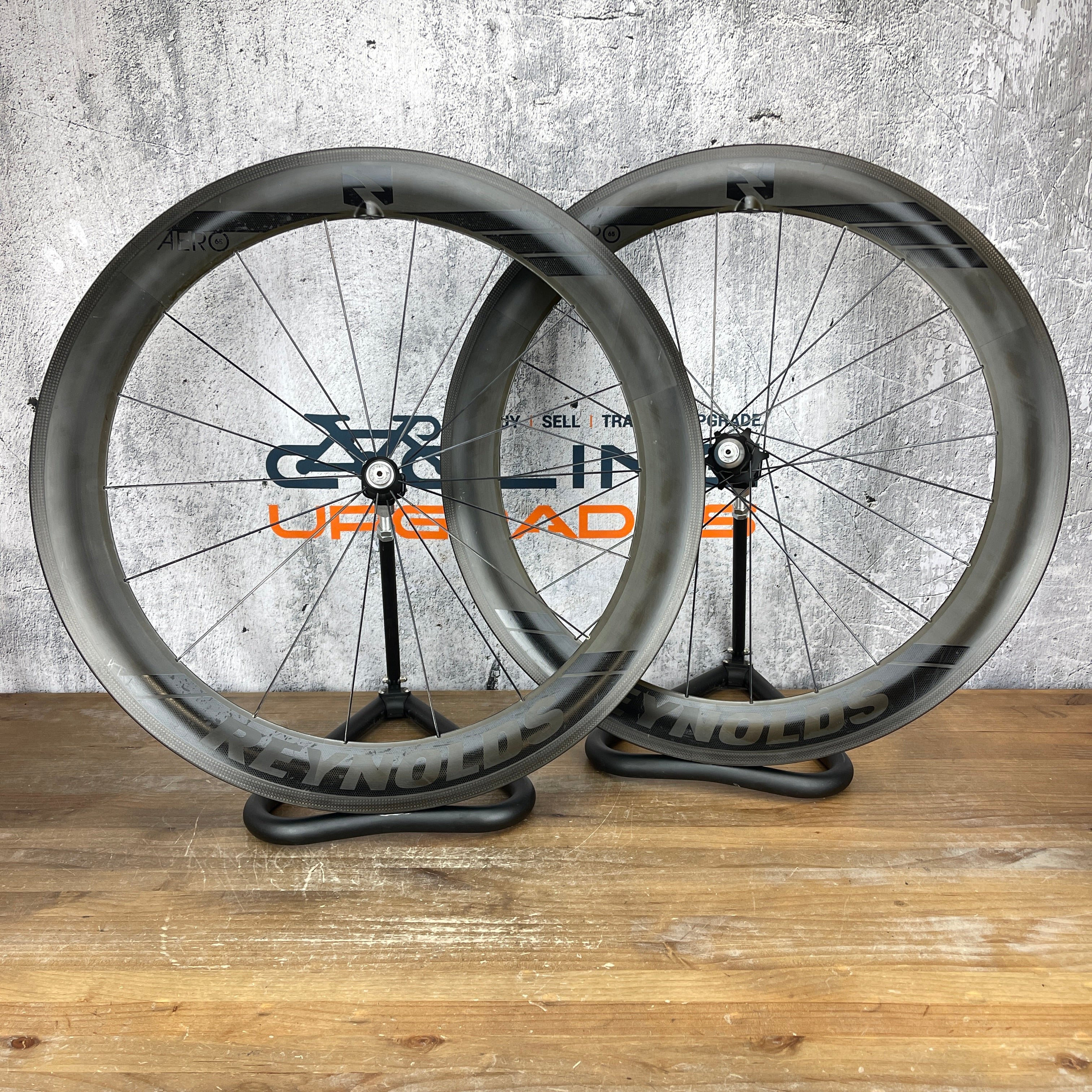 Reynolds Blacklabel Aero 65 Carbon Tubeless Wheelset 700c Rim Brake 16 –  CyclingUpgrades.com